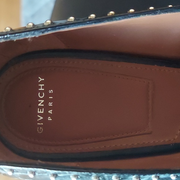 GIVENCHY Paris black pumps w silver dots. - Picture 4 of 5